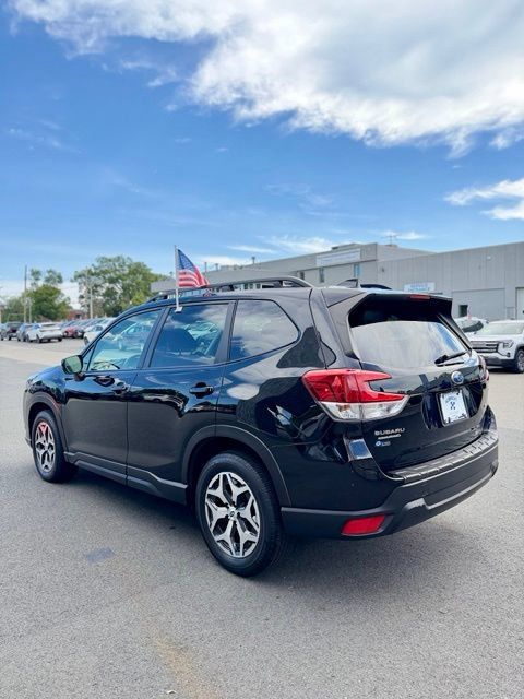 Used 2023 Subaru Forester Premium AWD/4WD image 5