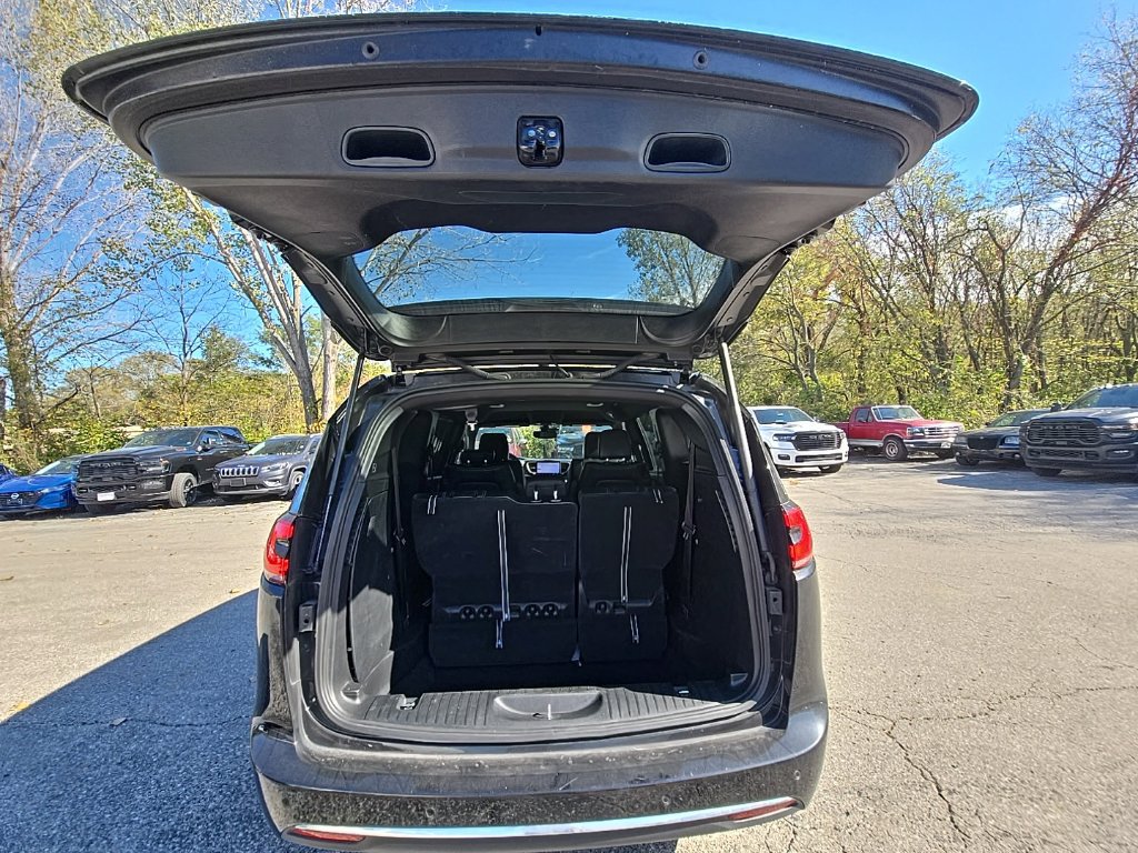 Used 2025 Chrysler Pacifica Select FWD image 24