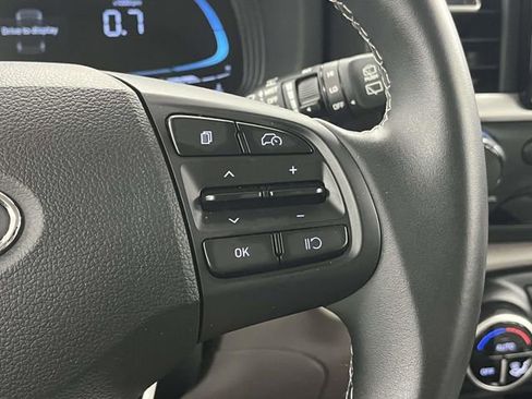 Used 2025 Hyundai Venue SEL FWD image 30
