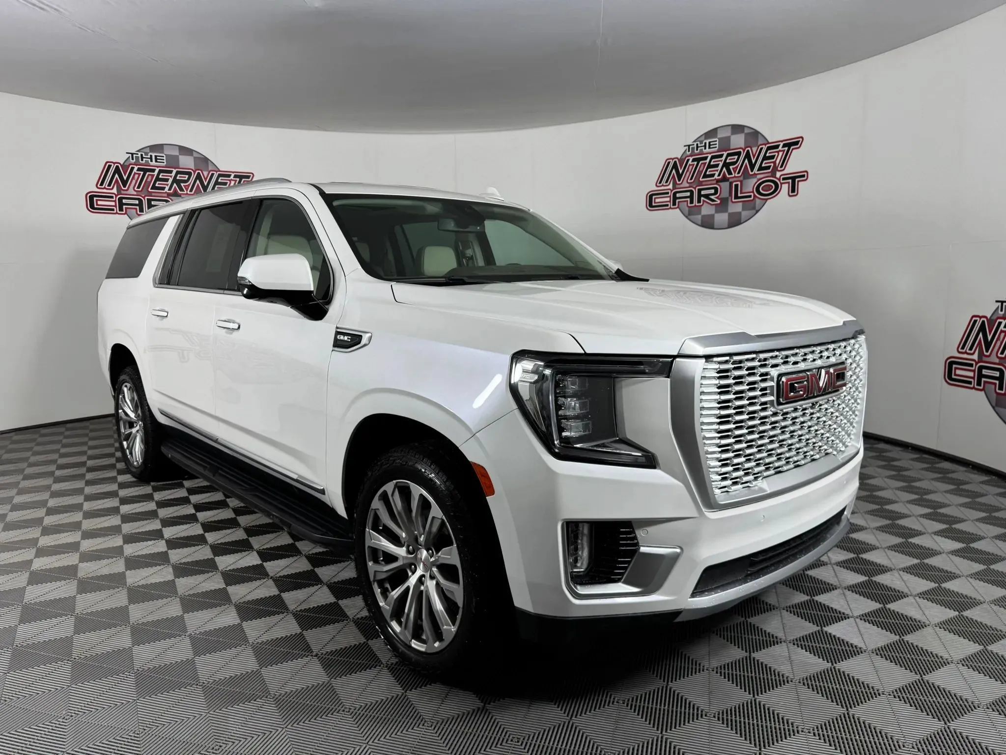 Used 2022 GMC Yukon XL Denali AWD/4WD image 9