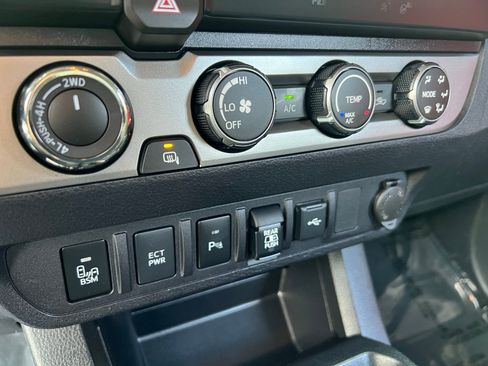 Used 2020 Toyota Tacoma SR5 image 35