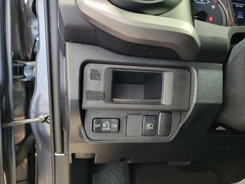 Used 2018 Toyota Tacoma SR5 image 22