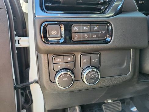 Used 2025 GMC Yukon AT4 w/ AT4 Premium Package image 16
