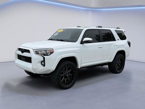 Used 2024 Toyota 4Runner SR5 Premium w/ Moonroof Package AWD/4WD image 10