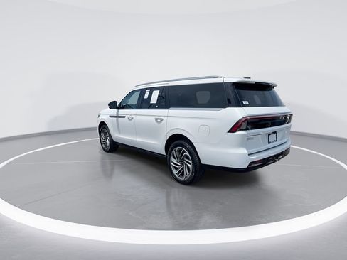 Used 2025 Lincoln Navigator L Reserve AWD/4WD image 6