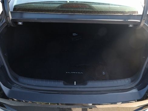 Used 2023 Hyundai Elantra Limited image 27