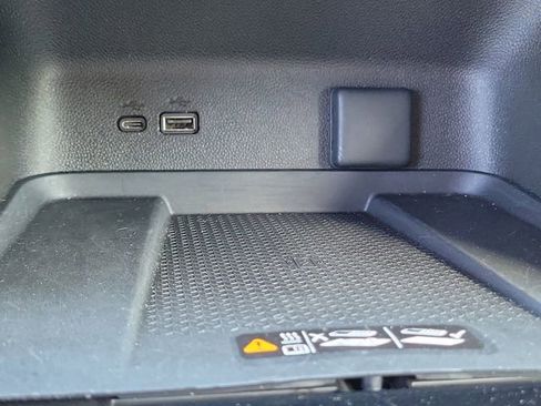 Certified 2025 Chevrolet Traverse LT FWD image 37