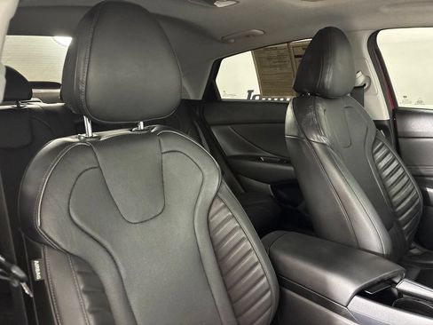 Used 2023 Hyundai Elantra Limited w/ Preferred Accessory Package FWD image 32