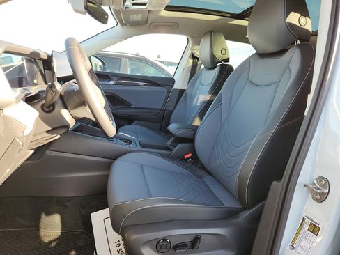 New 2026 Volkswagen Tiguan SE image 13