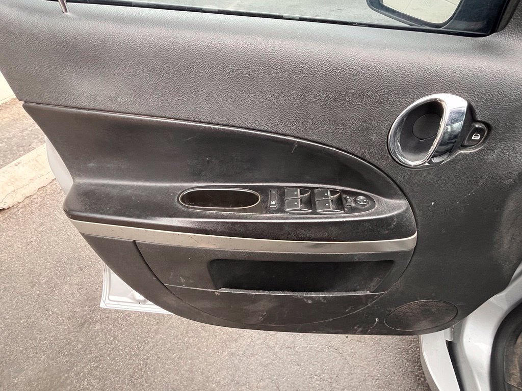Used 2010 Chevrolet HHR LS FWD image 14