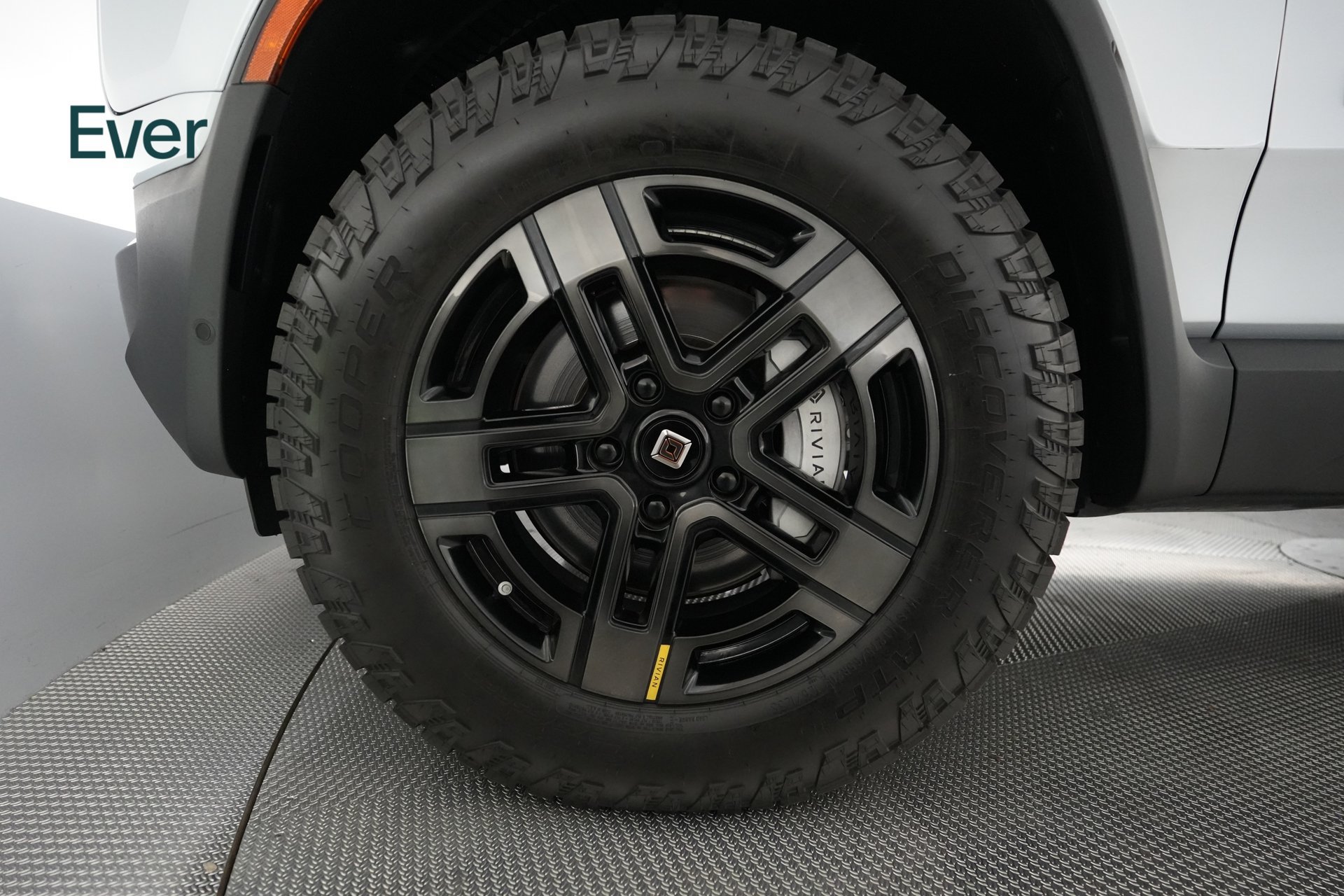 Used 2024 Rivian R1T Adventure Dual AWD/4WD image 19