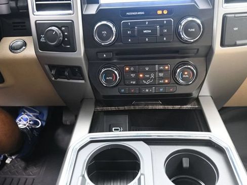 Used 2017 Ford F250 Lariat w/ Lariat Ultimate Package AWD/4WD image 13