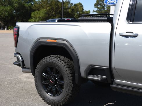 Used 2025 GMC Sierra 2500 AT4 w/ AT4 Premium Plus Package AWD/4WD image 4