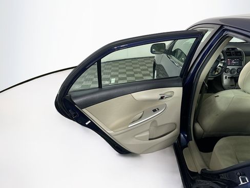 Used 2013 Toyota Corolla LE image 24