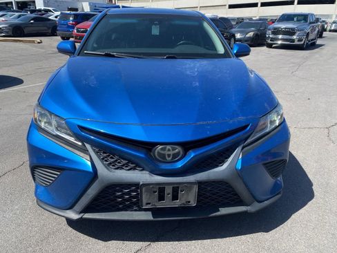Used 2018 Toyota Camry SE FWD image 2