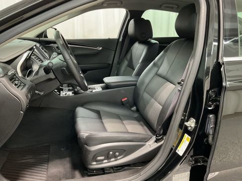 Used 2014 Chevrolet Impala LT w/ Convenience Package image 19