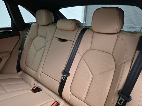 Certified 2026 Porsche Macan AWD/4WD image 6