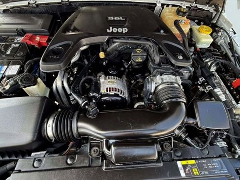 Used 2019 Jeep Wrangler Unlimited Sahara AWD/4WD image 26