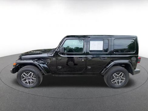 Used 2025 Jeep Wrangler Unlimited Sahara AWD/4WD image 9