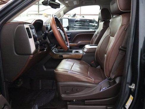 Used 2018 Chevrolet Silverado 1500 High Country AWD/4WD image 6