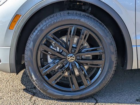 Certified 2022 Volkswagen Tiguan SE R-Line image 39