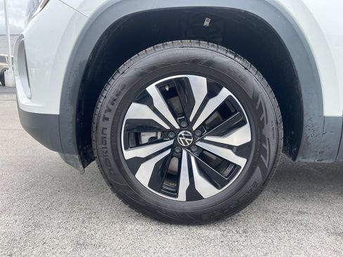Used 2024 Volkswagen Atlas SE FWD image 32