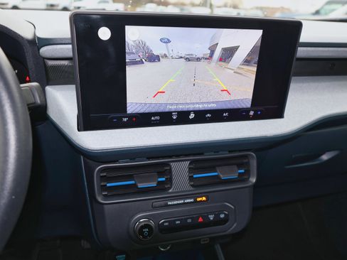 Used 2025 Ford Maverick XLT image 17