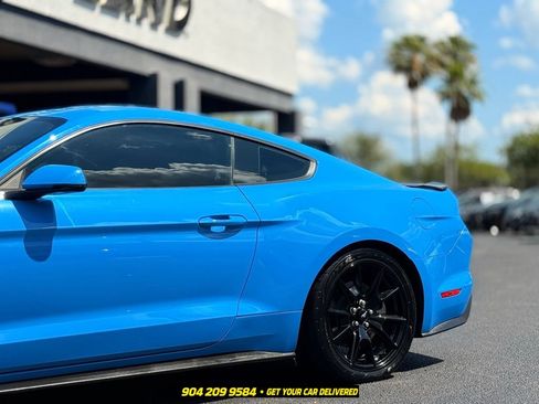 Used 2017 Ford Mustang GT Premium w/ Black Accent Package RWD image 5