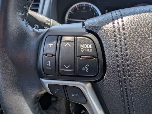 Used 2018 Toyota Highlander Limited AWD/4WD image 28