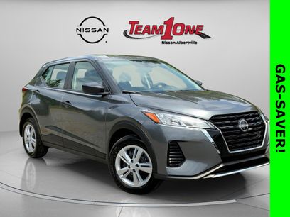 New 2025 Nissan Kicks Play S