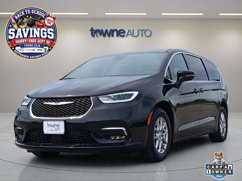 Used 2026 Chrysler Pacifica Select FWD image 1