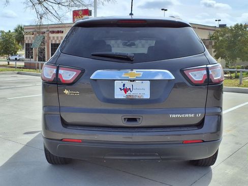 Used 2015 Chevrolet Traverse LT image 7