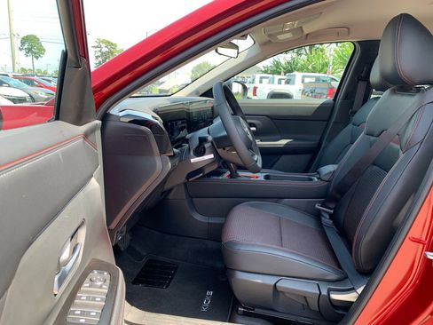 New 2026 Nissan Kicks SR FWD image 19