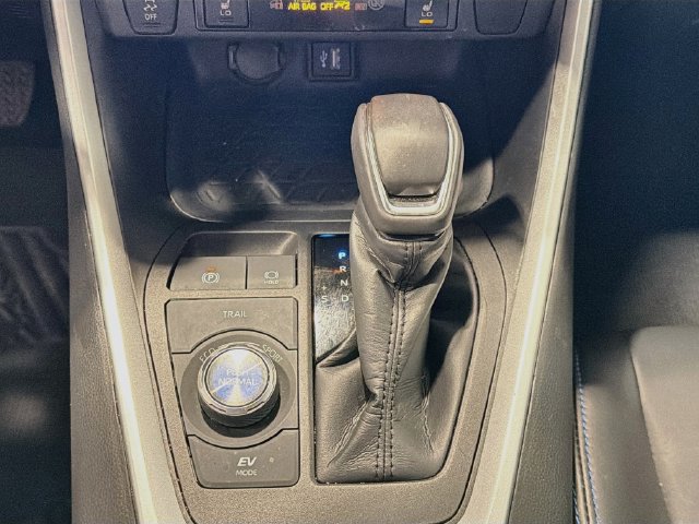 Used 2024 Toyota RAV4 XSE AWD/4WD image 17