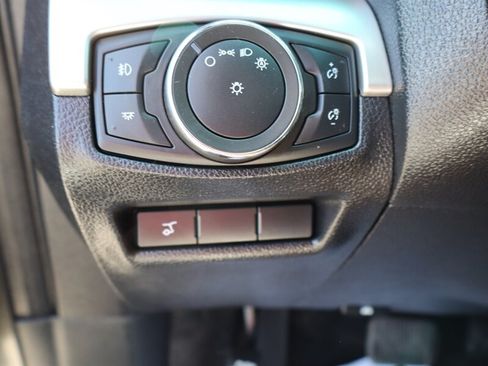 Used 2017 Ford Explorer XLT w/ Equipment Group 201A AWD/4WD image 22