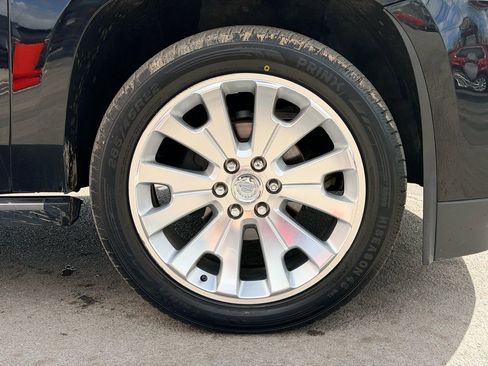 Used 2015 Cadillac Escalade Premium image 32