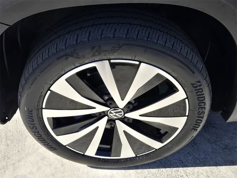 Used 2022 Volkswagen Taos SE w/ Driver Assistance Package image 10