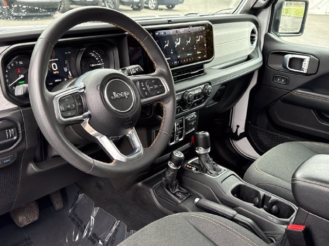 Used 2024 Jeep Wrangler Unlimited Sahara AWD/4WD image 15