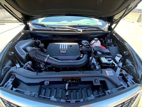 New 2025 Cadillac XT5 Luxury image 17