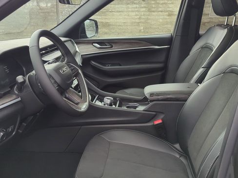New 2026 Jeep Grand Cherokee Altitude AWD/4WD image 13