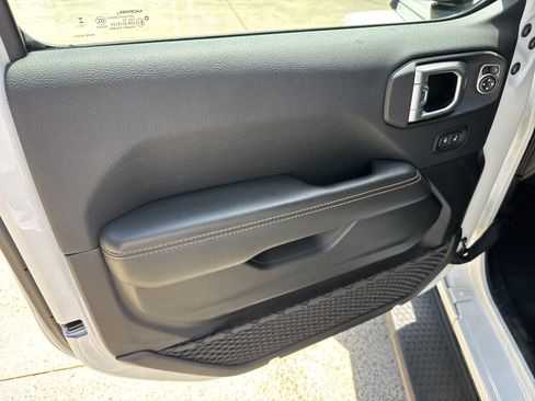 Used 2024 Jeep Wrangler Unlimited Sahara AWD/4WD image 10