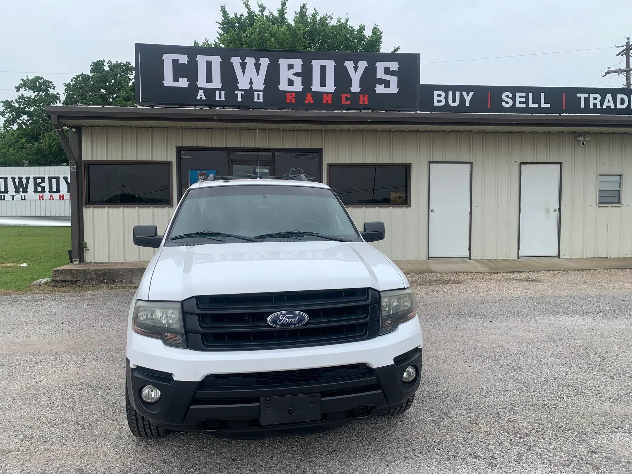 Used 2017 Ford Expedition XL w/ Fleet Convenience Package AWD/4WD image 4