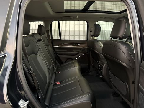 Used 2023 Jeep Grand Cherokee Limited w/ Luxury Tech Group II image 6