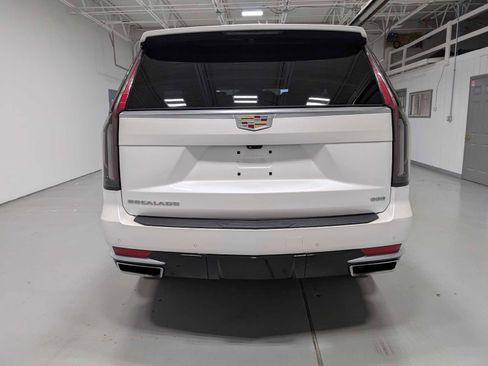 Used 2023 Cadillac Escalade Premium Luxury image 9