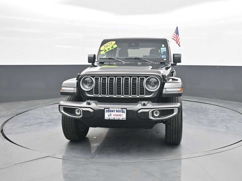 Used 2025 Jeep Wrangler Unlimited Sahara AWD/4WD image 3