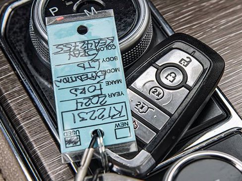 Used 2024 Ford Expedition Limited image 27