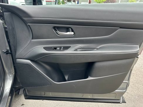 Used 2025 Nissan Murano SV AWD/4WD image 16