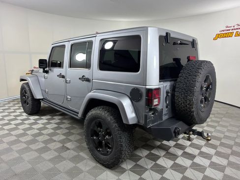 Used 2015 Jeep Wrangler Unlimited Sahara image 3
