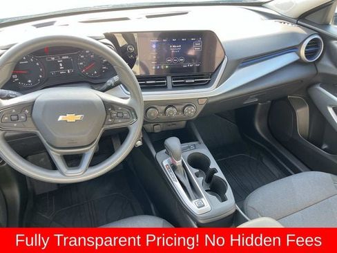 Used 2026 Chevrolet Trax LS w/ LS Convenience Package FWD image 13