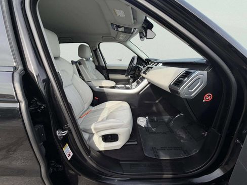 Used 2016 Land Rover Range Rover Sport SE image 32